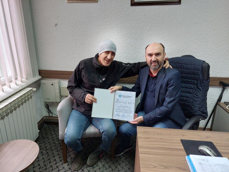 Udruženje dodijelilo zahvalnicu Zijadu Omeroviću - TAXI 8 1