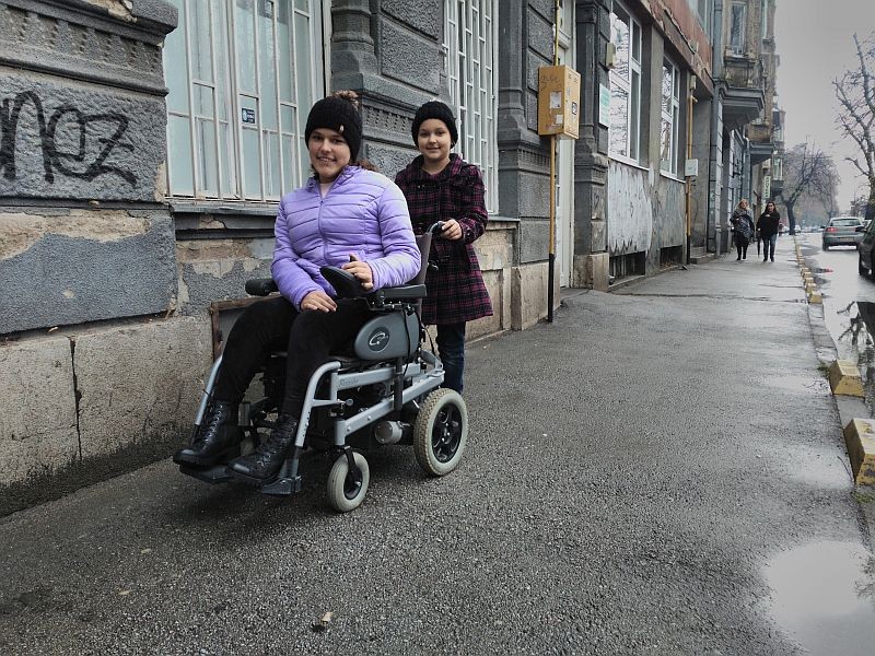 Uručena elektromotorna kolica našoj mladoj članici 6