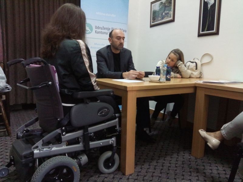 MIŠIĆNA DISTROFIJA Problemi oboljelih: Nedostaje ortopedskih pomagala, škole nepristupačne 2